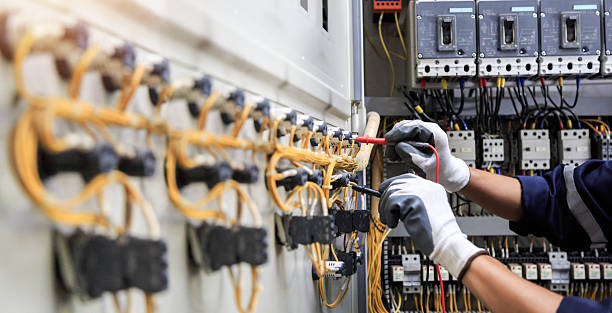 Professional Electrician technician working in Town 'n' Country, FL